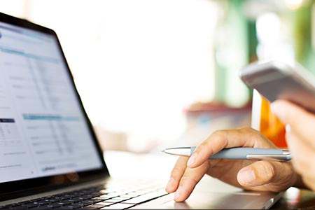 期货直播软件销售月入过万，直播行业薪资揭秘